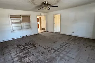 611 N Stratton St, Seymour, TX 76380 - Photo 13