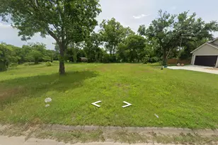 626 E Chambers St, Cleburne, TX 76031 - Photo 1