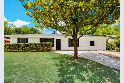 208 Austin Avenue, Corsicana, TX 75110 - Photo 1