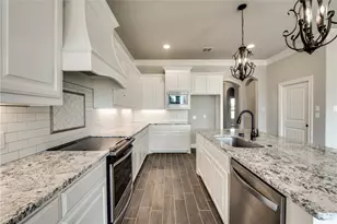 101 Maverick Ct, Granbury, TX 76049 - Photo 3