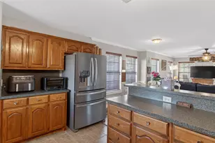 303 Pasley St, Waxahachie, TX 75165 - Photo 5