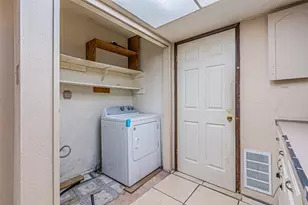 10315 Red Elm Rd, Dallas, TX 75243 - Photo 15