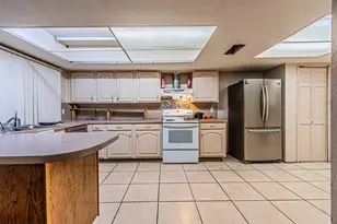 10315 Red Elm Rd, Dallas, TX 75243 - Photo 11