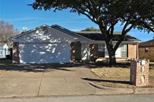 552 Greenway Dr, Saginaw, TX 76179 - Photo 39