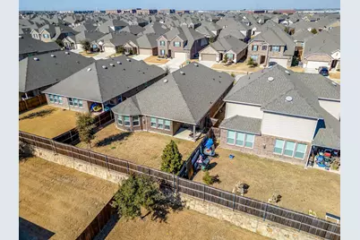 1045 Pinnacle Breeze Drive, Fort Worth, TX 76052 - Photo 35