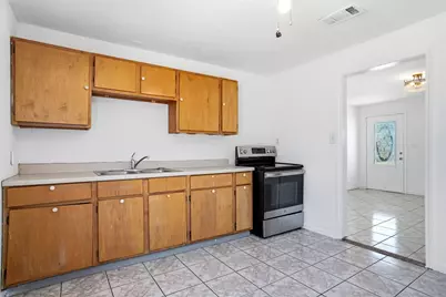 3221 Schieffer Avenue, Fort Worth, TX 76110 - Photo 7