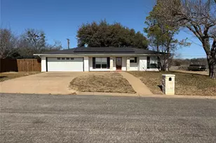 2817 11th St, Mineral Wells, TX 76067 - Photo 1