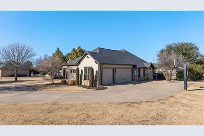 1204 E Scandinavian Court, Granbury, TX 76048 - Photo 3