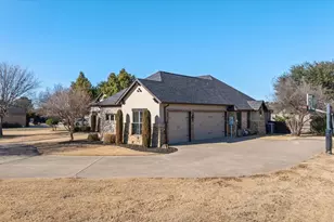 1204 E Scandinavian Ct, Granbury, TX 76048 - Photo 3
