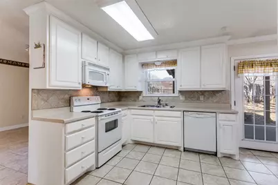 719 Koen Lane, Euless, TX 76040 - Photo 7