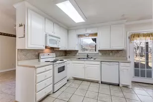 719 Koen Ln, Euless, TX 76040 - Photo 7