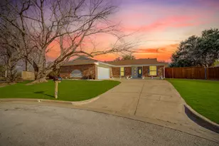 906 Cypress Ct, Arlington, TX 76014 - Photo 1