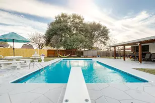 906 Cypress Ct, Arlington, TX 76014 - Photo 3