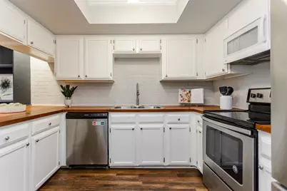 2706 Meadowstone Court, Carrollton, TX 75006 - Photo 3