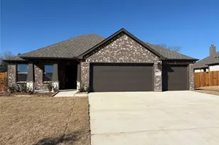 614 Kyle Dr, Tioga, TX 76271 - Photo 1