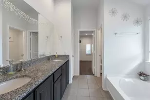 1333 Winding Hollow Dr, Grand Prairie, TX 75052 - Photo 15