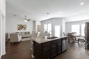 1333 Winding Hollow Dr, Grand Prairie, TX 75052 - Photo 9