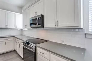 2812 Addison Park Ln, Fort Worth, TX 76110 - Photo 9