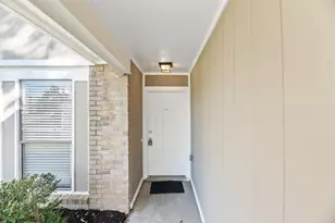 2011 Lavon Creek Ln, Arlington, TX 76006 - Photo 3