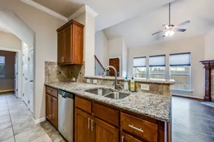 2209 Highland Villa Ln, Arlington, TX 76012 - Photo 5