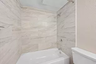 802 Las Palmas Dr, Grand Prairie, TX 75052 - Photo 19