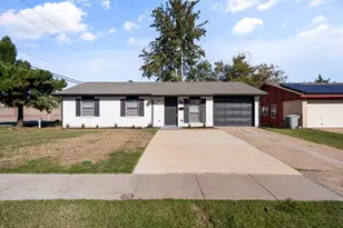 802 Las Palmas Dr, Grand Prairie, TX 75052 - Photo 1