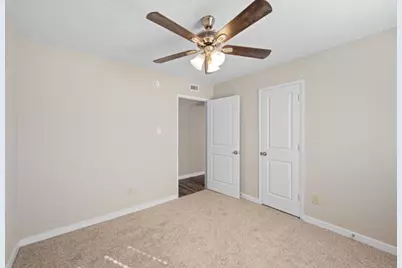 802 Las Palmas Drive, Grand Prairie, TX 75052 - Photo 17