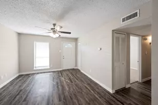 802 Las Palmas Dr, Grand Prairie, TX 75052 - Photo 7