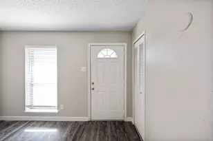 802 Las Palmas Dr, Grand Prairie, TX 75052 - Photo 3