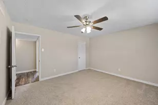 802 Las Palmas Dr, Grand Prairie, TX 75052 - Photo 23