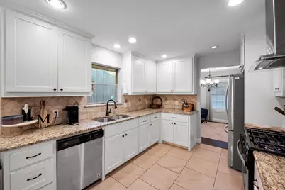 2107 Westwood Drive, Arlington, TX 76012 - Photo 13