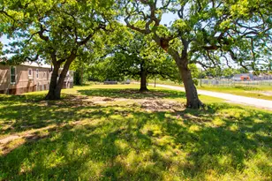 610 W Oak St, Nocona, TX 76255 - Photo 1