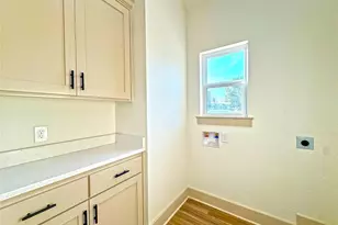 224 Hazelwood Dr, Woodway, TX 76712 - Photo 9