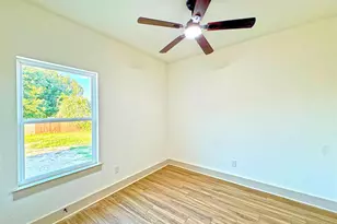 224 Hazelwood Dr, Woodway, TX 76712 - Photo 13