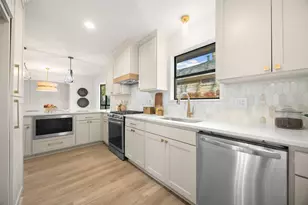 9911 Glen Canyon Dr, Dallas, TX 75243 - Photo 11