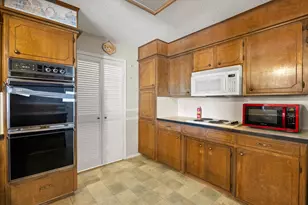 5105 Fairway Cir, De Cordova, TX 76049 - Photo 13