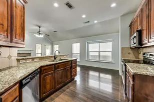 2628 Triangle Leaf Dr, Fort Worth, TX 76244 - Photo 5