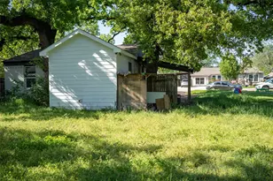 2416 Smith Ave, Irving, TX 75061 - Photo 33