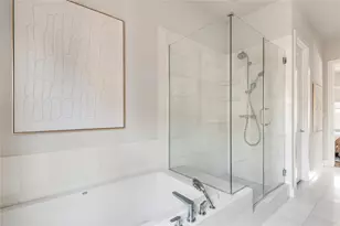 381 E Greenbriar Ln, Dallas, TX 75203 - Photo 21