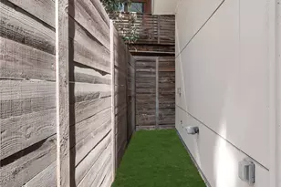 381 E Greenbriar Ln, Dallas, TX 75203 - Photo 7