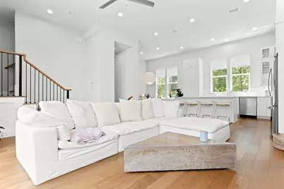 381 E Greenbriar Lane #401, Dallas, TX 75203 - Photo 9