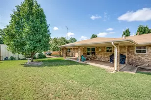 901 E Greenwood Ave, Bowie, TX 76230 - Photo 29