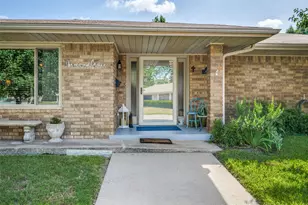 901 E Greenwood Ave, Bowie, TX 76230 - Photo 3