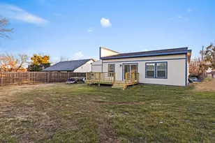 1207 E Russell Ave, Carrollton, TX 75006 - Photo 23