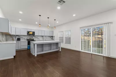 1207 E Russell Avenue, Carrollton, TX 75006 - Photo 9