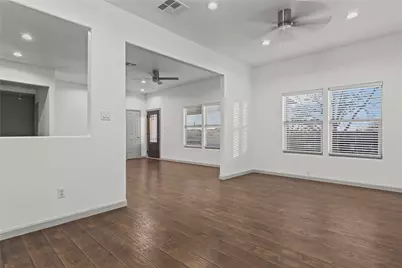 1207 E Russell Avenue, Carrollton, TX 75006 - Photo 21