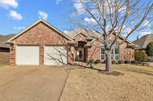 4207 Fox Ct, Arlington, TX 76001 - Photo 3