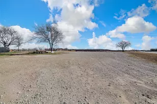 801 S Hampton Rd, Crowley, TX 76036 - Photo 25