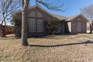 737 Summercrest Blvd, Burleson, TX 76028 - Photo 3