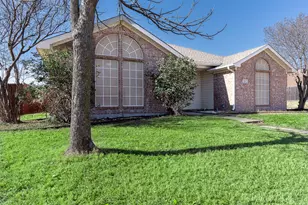 737 Summercrest Blvd, Burleson, TX 76028 - Photo 3